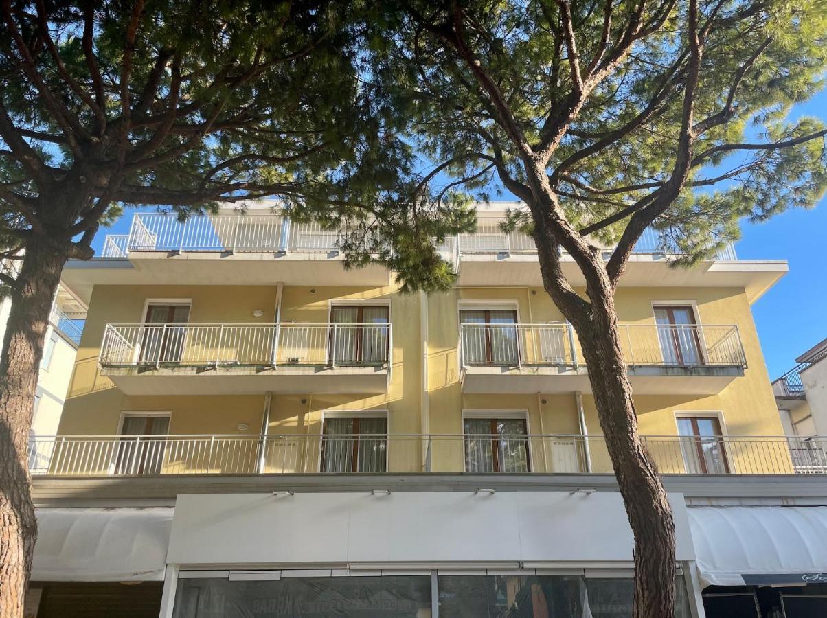 Palazzo Masotto - Carraro Immobiliare Jesolo - Family Apartments Экстерьер фото